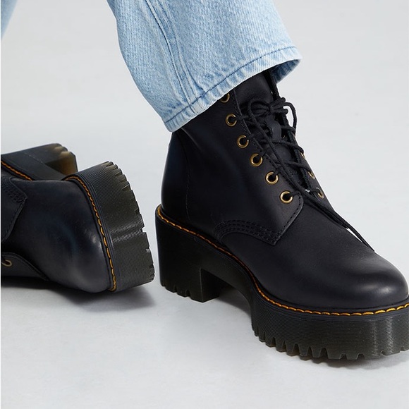 DR. MARTENS Shriver Hi Wyoming Leather Ankle Boots - Picture 1 of 9